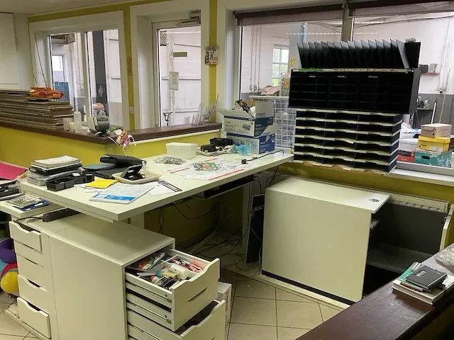 Inhoud bureel + woongedeelte garage - afbeelding 1 van  6