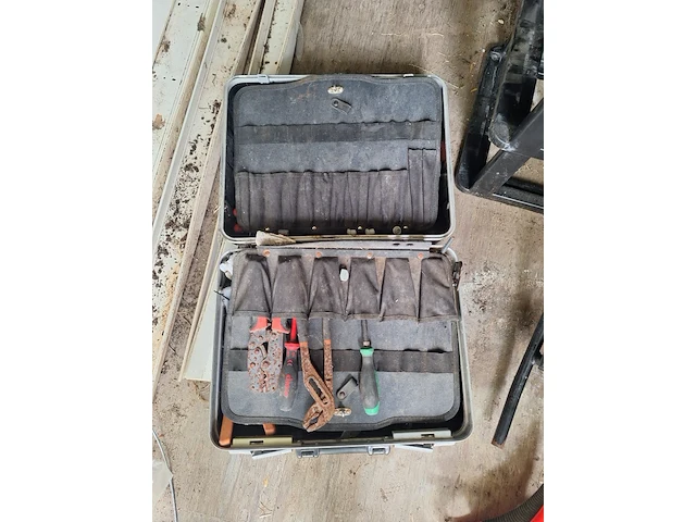 Inhoud container - afbeelding 24 van  50