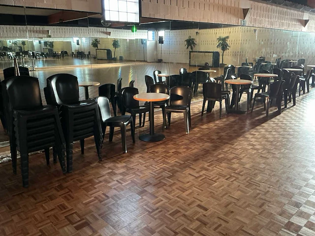 Inhoud danszaal - afbeelding 1 van  17