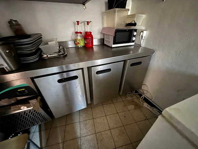 Inhoud horeca kebab zaak - afbeelding 27 van  64