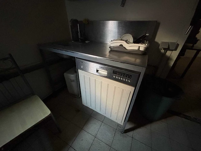 Inhoud horeca kebab zaak - afbeelding 33 van  64