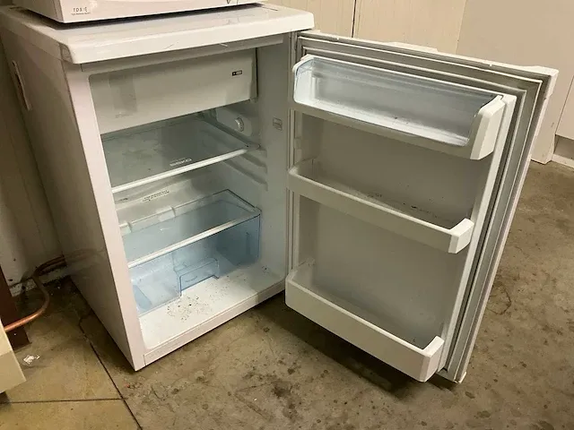 Inhoud kantine lokaal - afbeelding 8 van  12