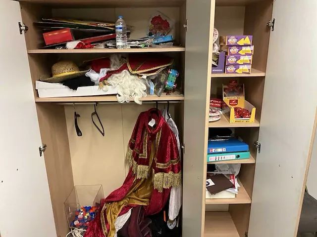 Inhoud kantine lokaal - afbeelding 12 van  12