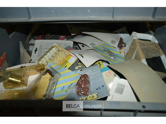 Inhoud kar div materialen - afbeelding 2 van  8