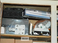 Inhoud kast div elektronica benodigdheden - afbeelding 3 van  4