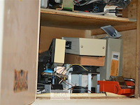 Inhoud kast div elektronica benodigdheden - afbeelding 4 van  4