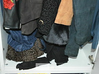 Inhoud kast div jassen - afbeelding 4 van  4