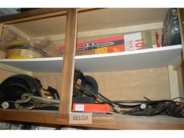 Inhoud kast div lasmaterialen - afbeelding 1 van  3