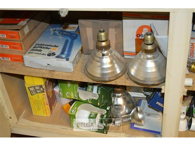 Inhoud kast parij div lampen - afbeelding 2 van  3