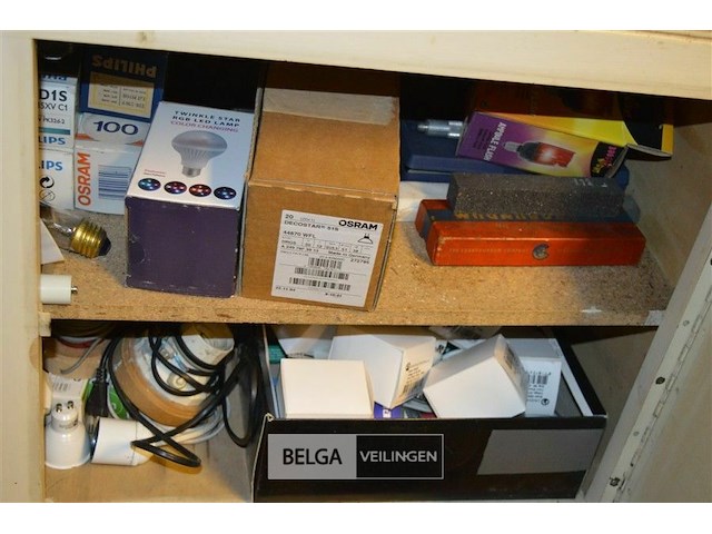 Inhoud kast parij div lampen - afbeelding 3 van  3