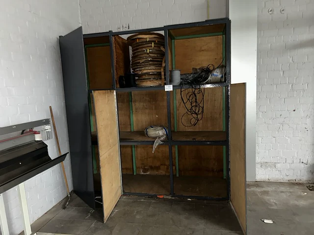 Inhoud kast - afbeelding 1 van  5
