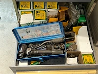 Inhoud kast - afbeelding 1 van  8