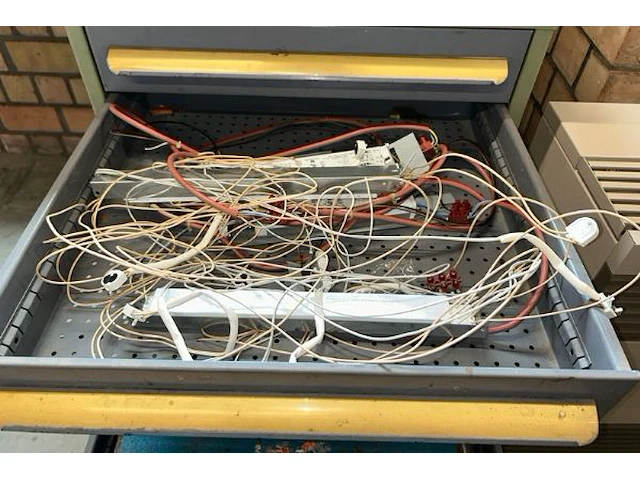 Inhoud kast - afbeelding 8 van  8