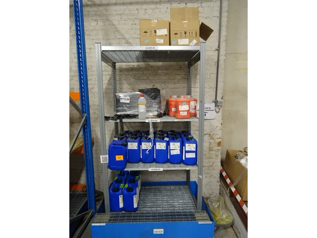 Inhoud kast - afbeelding 1 van  23