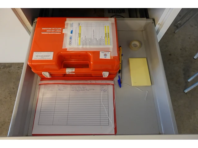 Inhoud kasten + microgolf - afbeelding 2 van  11