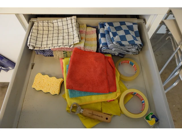 Inhoud kasten + microgolf - afbeelding 10 van  11