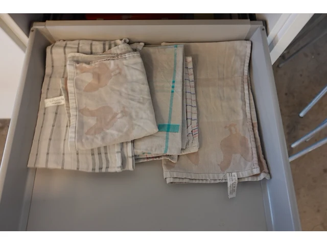 Inhoud kasten + microgolf - afbeelding 11 van  11