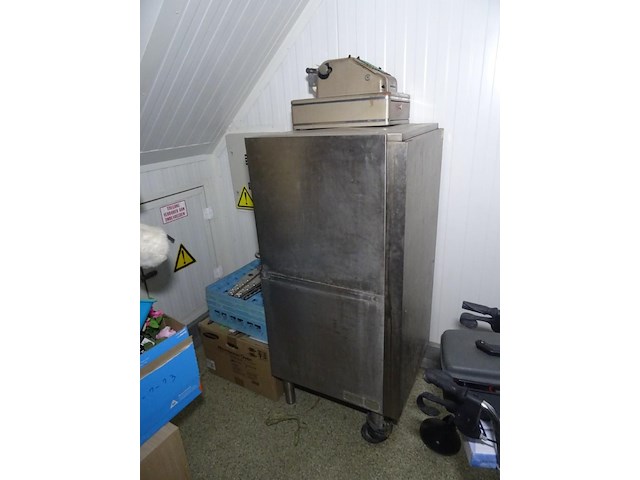 Inhoud kelder - afbeelding 1 van  12