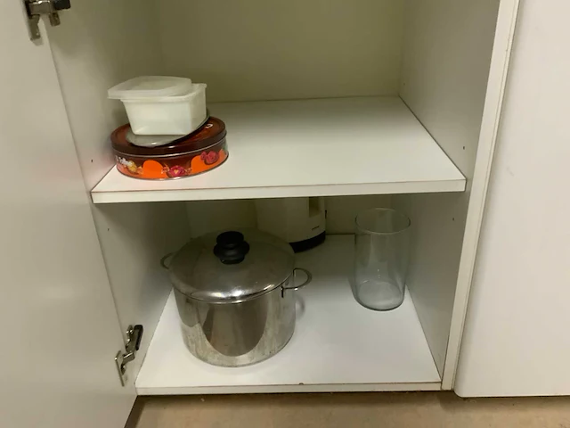 Inhoud keukenkasten - afbeelding 3 van  12