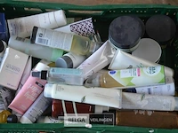 Inhoud kist diverse goederen - afbeelding 2 van  4