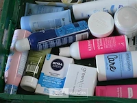 Inhoud kist diverse goederen - afbeelding 2 van  3