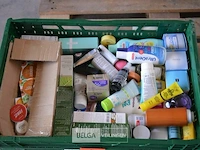 Inhoud kist diverse goederen