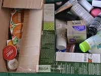 Inhoud kist diverse goederen - afbeelding 2 van  3