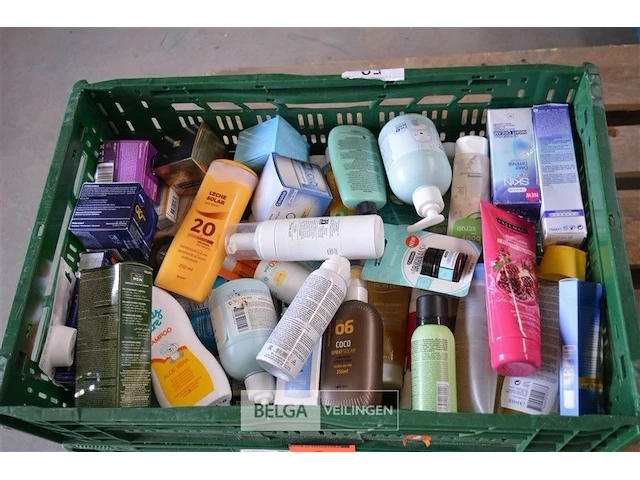 Inhoud kist diverse goederen - afbeelding 1 van  4