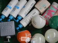 Inhoud kist diverse goederen - afbeelding 2 van  4