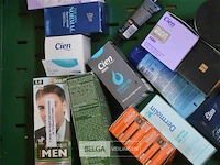 Inhoud kist diverse goederen - afbeelding 2 van  4