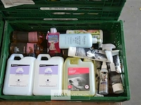Inhoud kist diverse goederen - afbeelding 1 van  5