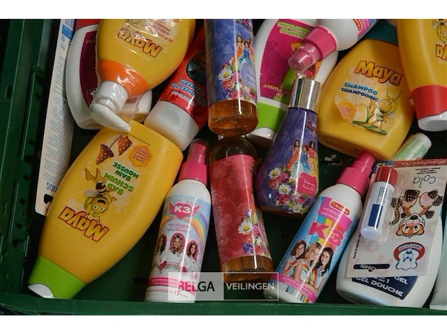 Inhoud kist diverse goederen - afbeelding 2 van  5