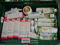 Inhoud kist diverse goederen - afbeelding 1 van  5