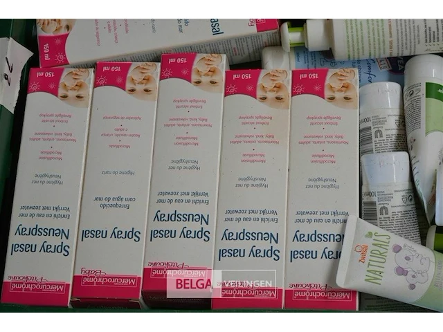 Inhoud kist diverse goederen - afbeelding 2 van  5