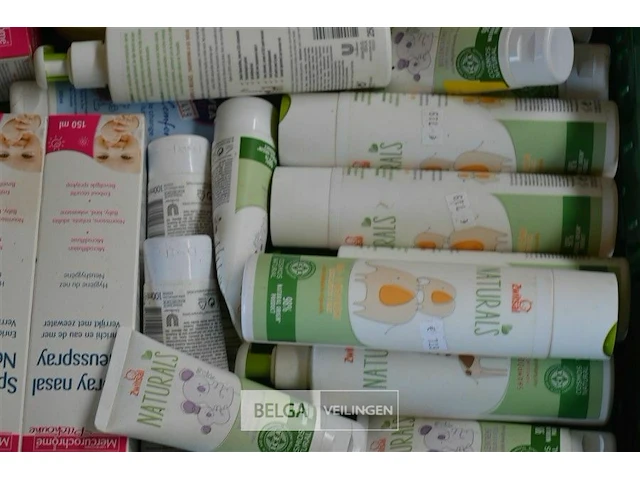 Inhoud kist diverse goederen - afbeelding 3 van  5