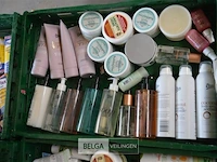 Inhoud kist diverse goederen - afbeelding 1 van  4