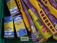 Inhoud kist diverse goederen - afbeelding 2 van  4