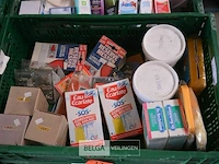 Inhoud kist diverse goederen - afbeelding 1 van  5