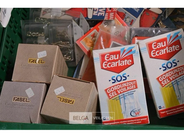 Inhoud kist diverse goederen - afbeelding 2 van  5