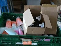 Inhoud kist diverse goederen - afbeelding 1 van  4
