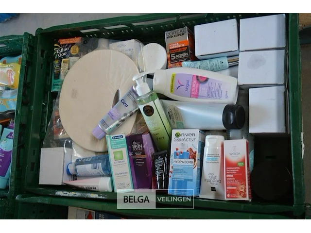 Inhoud kist diverse goederen - afbeelding 1 van  4