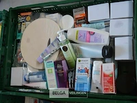 Inhoud kist diverse goederen - afbeelding 1 van  4