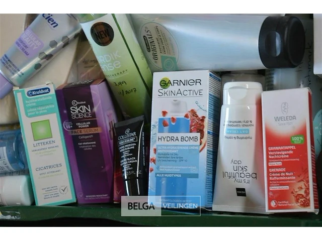 Inhoud kist diverse goederen - afbeelding 2 van  4