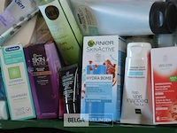 Inhoud kist diverse goederen - afbeelding 2 van  4