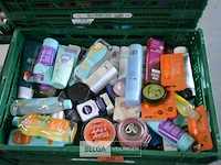 Inhoud kist diverse goederen - afbeelding 1 van  5