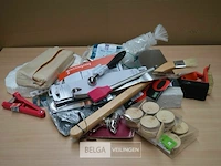 Inhoud kist diverse materialen - afbeelding 1 van  6