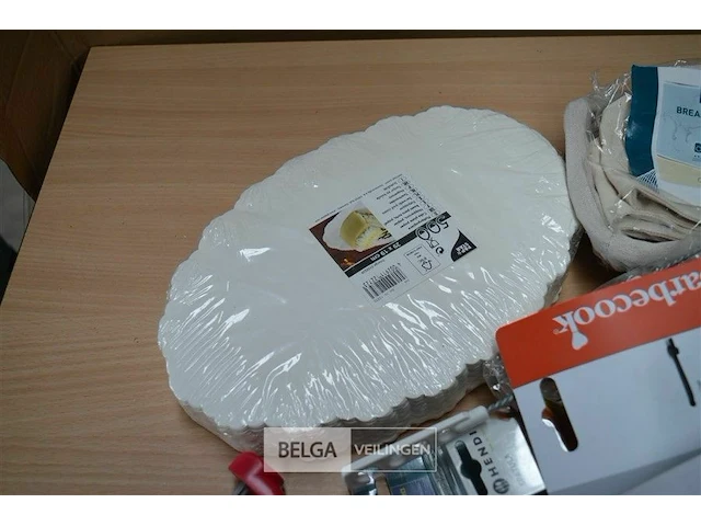 Inhoud kist diverse materialen - afbeelding 3 van  6