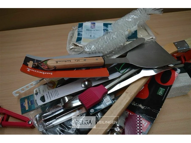Inhoud kist diverse materialen - afbeelding 4 van  6