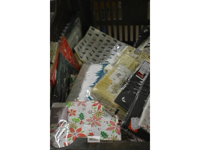 Inhoud kist partij div kerst servetten - afbeelding 2 van  8