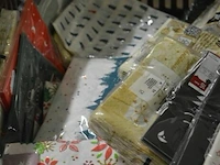 Inhoud kist partij div kerst servetten - afbeelding 2 van  8